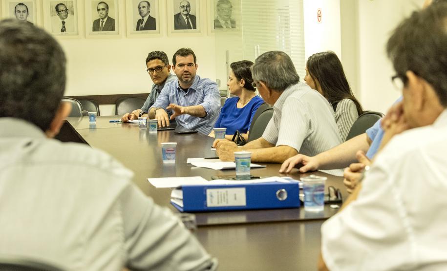 A empresa Portos do Paraná pretende aproveitar os investimentos do projeto de modernização para explorar toda a produtividade do complexo de exportação de soja, milho e farelo. O objetivo é elevar a produtividade para reduzir o tempo de operação, aumentar a rotatividade das embarcações e diminuir o custo de toda a cadeia.