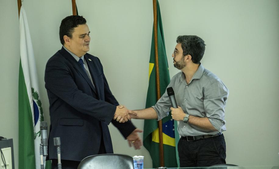 Objetivo é construir uma relação de maior confiança com investidores e clientes, buscando mais transparência, ética e integridade no serviço público. Nesta segunda-feira (28), funcionários participaram de uma palestra com o controlador-geral do Estado, Raul Siqueira.