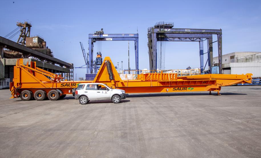 Já devidamente acomodada em uma dos pátios do Porto de Paranaguá, em frente ao berço 214, o volume aguarda a chegada do navio Toronto, um navio de veículos (Rollon, Roll off ou Ro-Ro), previsto para atracar no próximo dia 6, domingo.