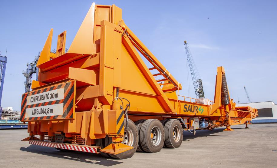 Já devidamente acomodada em uma dos pátios do Porto de Paranaguá, em frente ao berço 214, o volume aguarda a chegada do navio Toronto, um navio de veículos (Rollon, Roll off ou Ro-Ro), previsto para atracar no próximo dia 6, domingo.