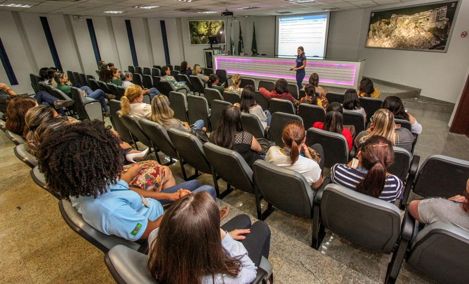 Ontem (17), uma temática bem específica foi tratada pela bióloga Jaqueline Dittrich, analista portuária da Diretoria de Meio Ambiente da empresa.