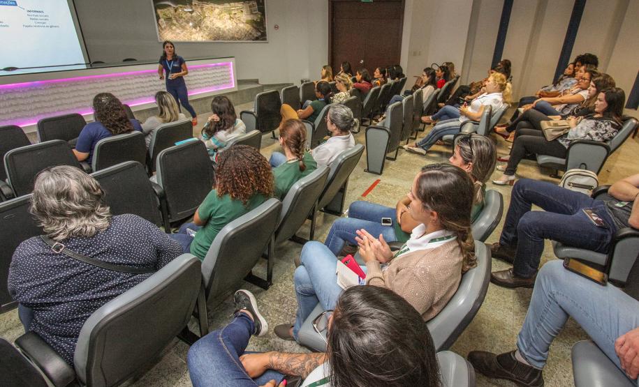 Ontem (17), uma temática bem específica foi tratada pela bióloga Jaqueline Dittrich, analista portuária da Diretoria de Meio Ambiente da empresa.