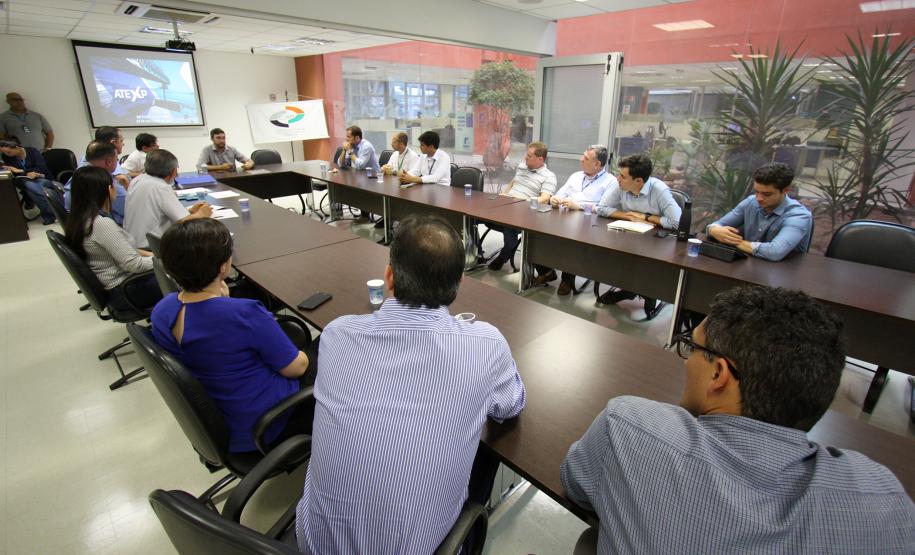 A empresa Portos do Paraná pretende aproveitar os investimentos do projeto de modernização para explorar toda a produtividade do complexo de exportação de soja, milho e farelo. O objetivo é elevar a produtividade para reduzir o tempo de operação, aumentar a rotatividade das embarcações e diminuir o custo de toda a cadeia.