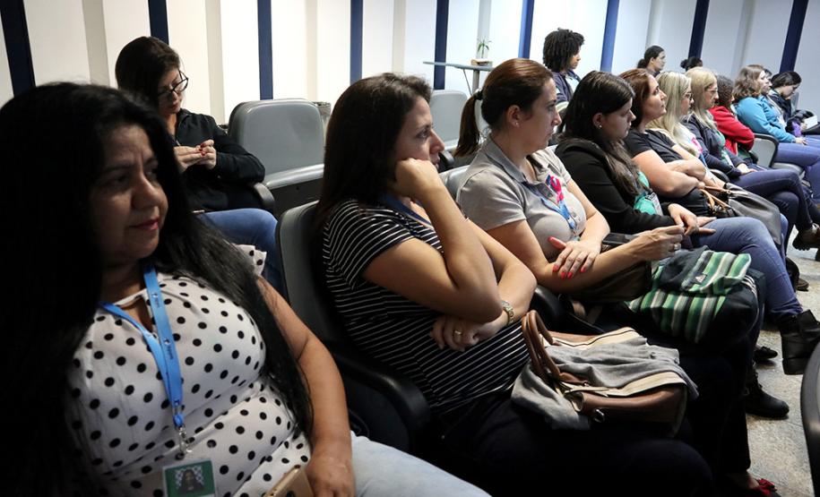 Psicóloga faz palestra às mulheres da Portos do Paraná
