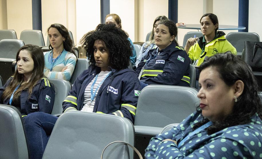 Ontem (16), o encontro foi com a Juíza da 1a Vara Criminal de Paranaguá, Dra Cintia Graeff. O tema abordado foi "As diversas formas de violência contra a Mulher".