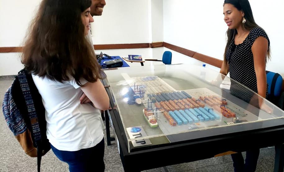 Empresa pública participa da 8ª edição de evento do Instituto Superior do Litoral do Paraná (Isulpar). A intenção é mostrar aos alunos e visitantes as oportunidades de carreira no setor, principal gerador de emprego e renda em Paranaguá.