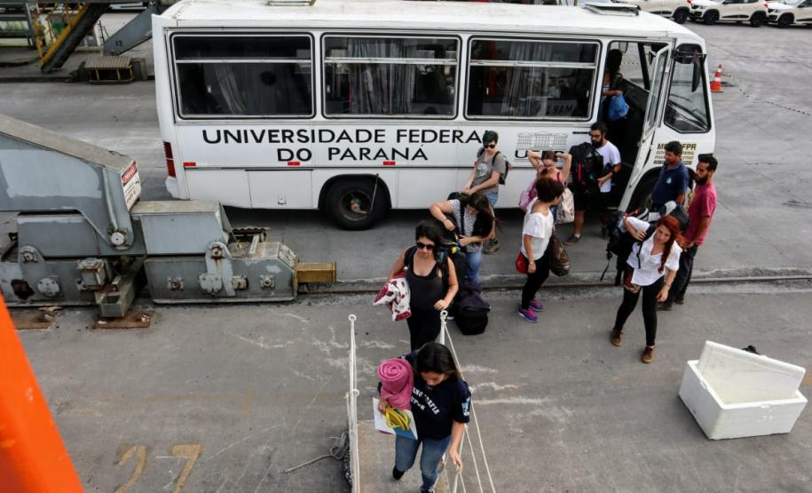 Navio escola volta a atracar no Porto de Paranaguá