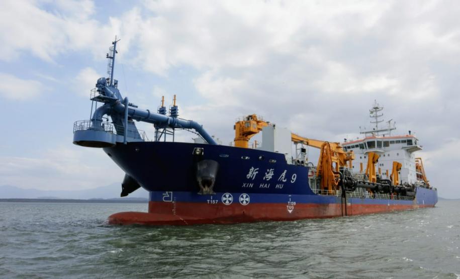 Pescadores de ilhas do entorno dos Portos visitam a draga