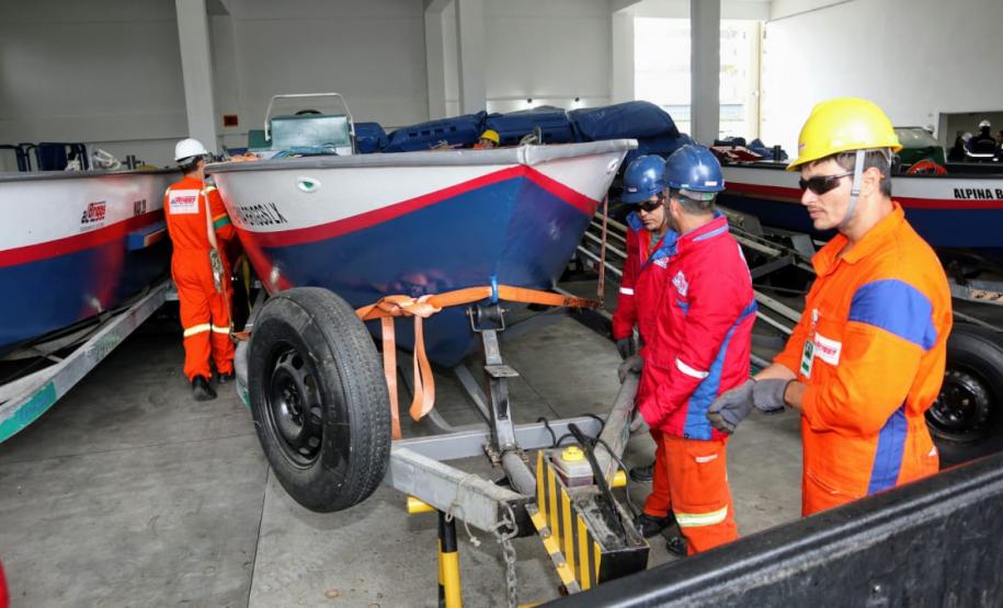 Ação envolveu diversos departamentos do porto e teve objetivo de aprimorar o serviço, para que a contenção em caso de vazamento real aconteça de forma coordenada, rápida e eficiente.