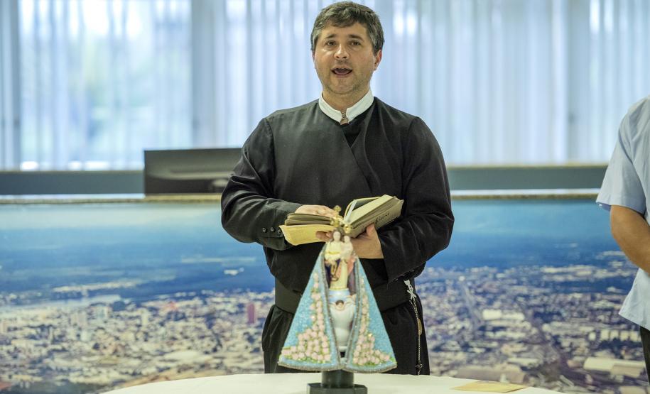 Padroeira do Paraná faz procissão pelo cais do Porto de Paranaguá