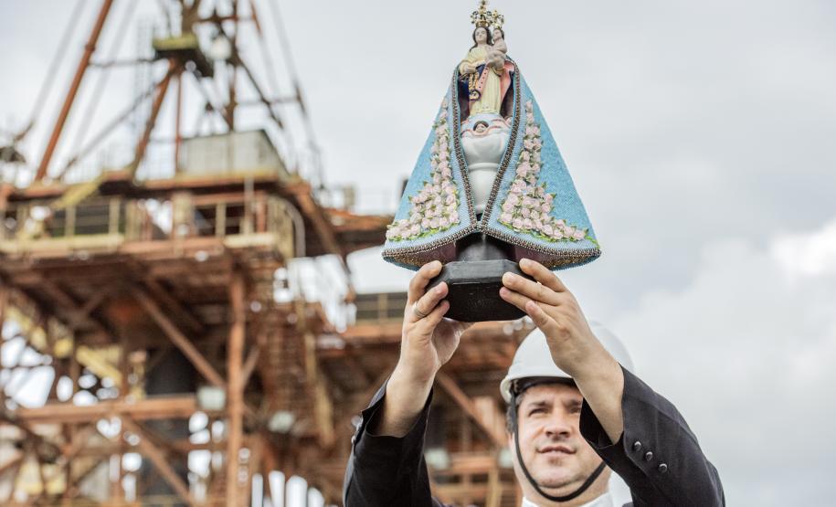 Padroeira do Paraná faz procissão pelo cais do Porto de Paranaguá