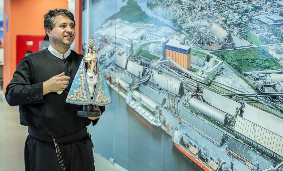 Padroeira do Paraná faz procissão pelo cais do Porto de Paranaguá