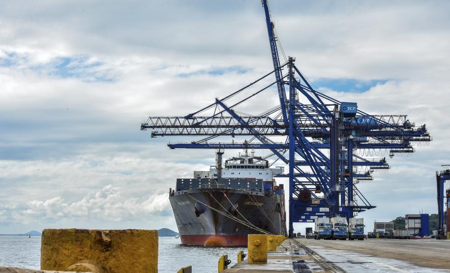 Índice refere-se à comparação dos primeiros dez meses desse ano com o mesmo período de 2018. No porto de Paranaguá, a maior redução foi no berço 209, prioritário para as operações de descarga de fertilizantes. O tempo de espera dos navios foi 63% menor.