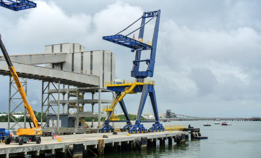 Estão em fase de montagem os equipamentos que vão compor o novo berço 201, com início das operações previsto para o primeiro semestre de 2020. O futuro Corredor de Exportação Oeste vai interligar cinco terminais de granéis e movimentar 6 milhões de toneladas de grãos por ano.