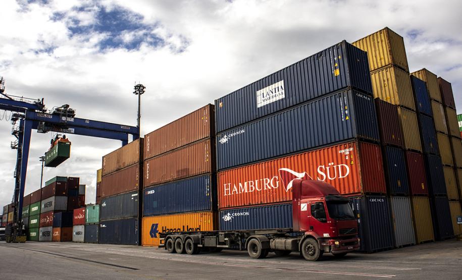 Índice refere-se ou volume de importações e exportações de janeiro a outubro desse ano, na comparação com o mesmo período de 2018. O destaque está nas exportações das carnes de aves e bovina.