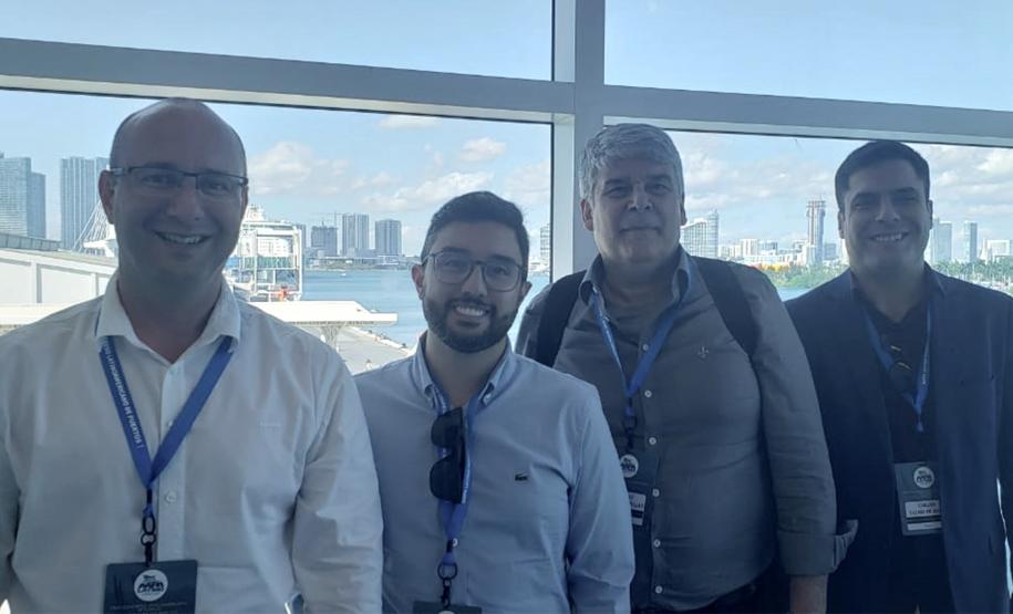 As oportunidades de negócios nos Portos do Paraná estão sendo apresentadas em Miami (EUA) no 28.º Congresso Latino-Americano de Portos. A empresa pública paranaense representa os terminais brasileiros e participa do evento junto com a Autoridade Portuária de Santos.
