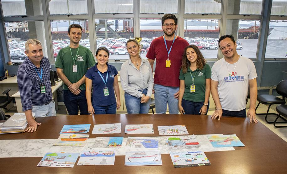 Lista com os nomes será divulgada na segunda-feira (2/12). Serão premiados 13 alunos de escolas públicas municipais de Paranaguá e cinco de Antonina.