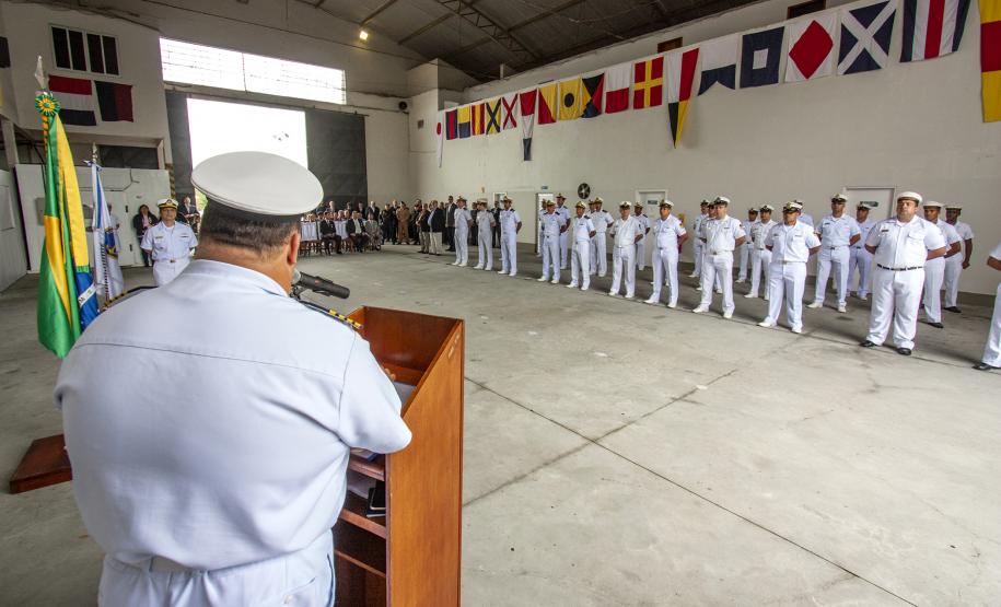 Luiz Fernando Garcia recebeu a medalha Amigo da Marinha, em reconhecimento aos serviços da autoridade portuária na manutenção da segurança da navegação pelos Portos do Paraná