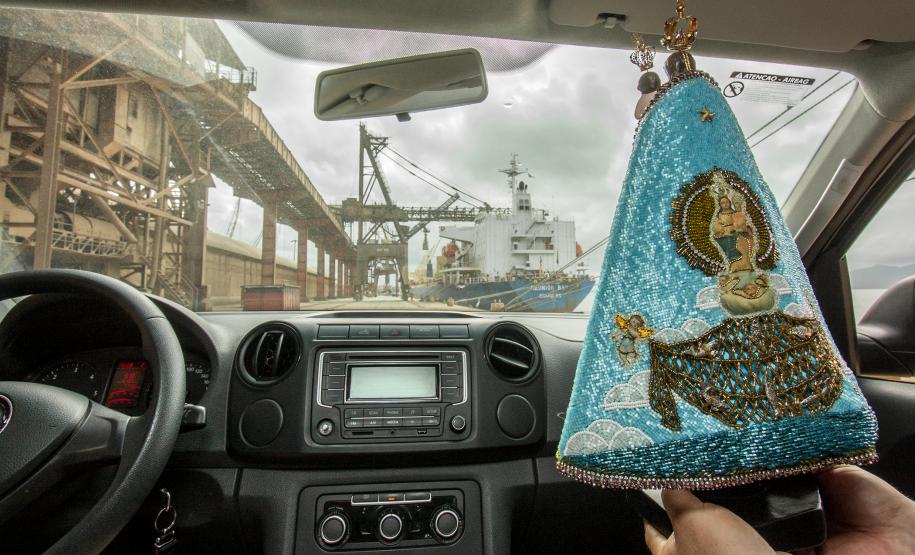 Padroeira do Paraná faz procissão pelo cais do Porto de Paranaguá