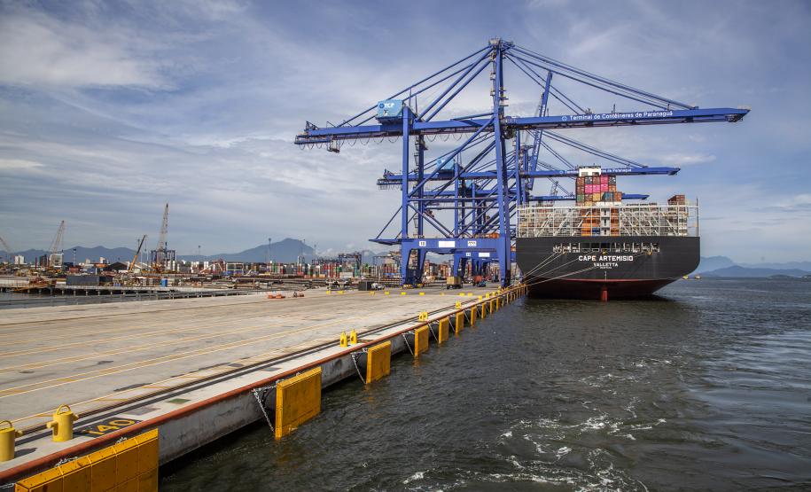 Índice refere-se à comparação dos primeiros dez meses desse ano com o mesmo período de 2018. No porto de Paranaguá, a maior redução foi no berço 209, prioritário para as operações de descarga de fertilizantes. O tempo de espera dos navios foi 63% menor.