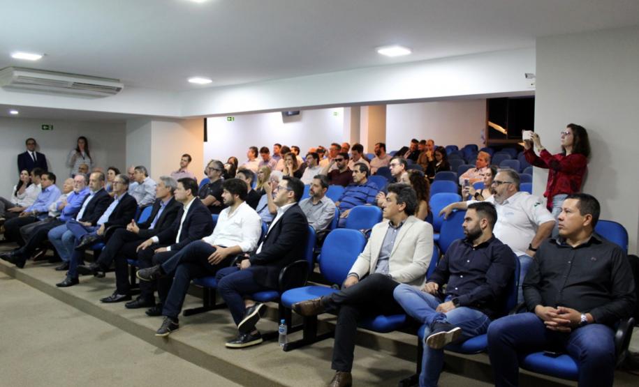 Os projetos, ações e investimentos que o Estado vem fazendo nos diferentes modais foram apresentados no Fórum Empresarial Infraestrutura e Logística no Paraná, promovido pela Associação Comercial e Industrial de Londrina (Acil), pelo secretário de Infraestrutura e Logística, Sandro Alex.