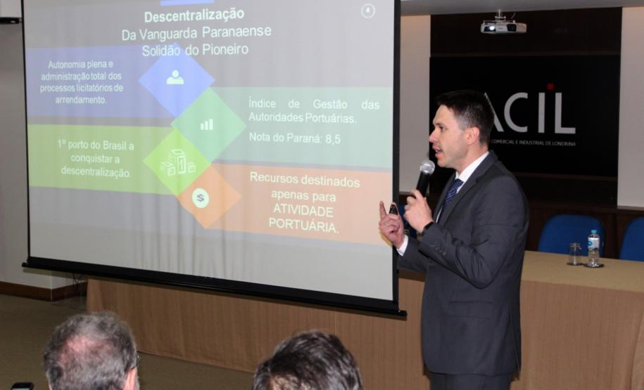 Os projetos, ações e investimentos que o Estado vem fazendo nos diferentes modais foram apresentados no Fórum Empresarial Infraestrutura e Logística no Paraná, promovido pela Associação Comercial e Industrial de Londrina (Acil), pelo secretário de Infraestrutura e Logística, Sandro Alex.