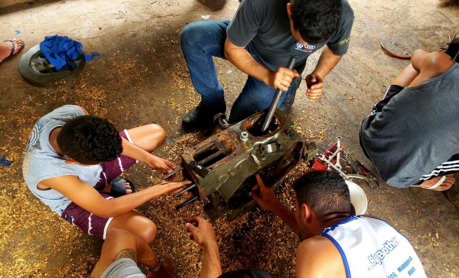 A empresa Portos do Paraná oferece a atividade, nessa semana, na Ilha de São Miguel. Objetivo é ensinar sobre manutenção de motores para que os pescadores fiquem menos dependentes de serviços de terceiros. Ainda em novembro, a atividade acontecerá na Ilha do Teixeira.