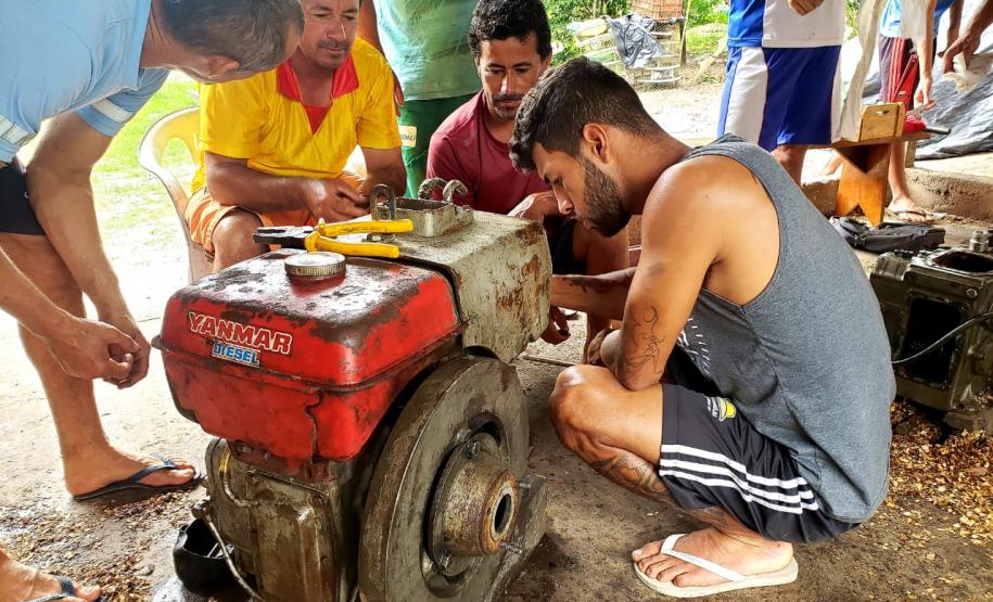 A empresa Portos do Paraná oferece a atividade, nessa semana, na Ilha de São Miguel. Objetivo é ensinar sobre manutenção de motores para que os pescadores fiquem menos dependentes de serviços de terceiros. Ainda em novembro, a atividade acontecerá na Ilha do Teixeira.