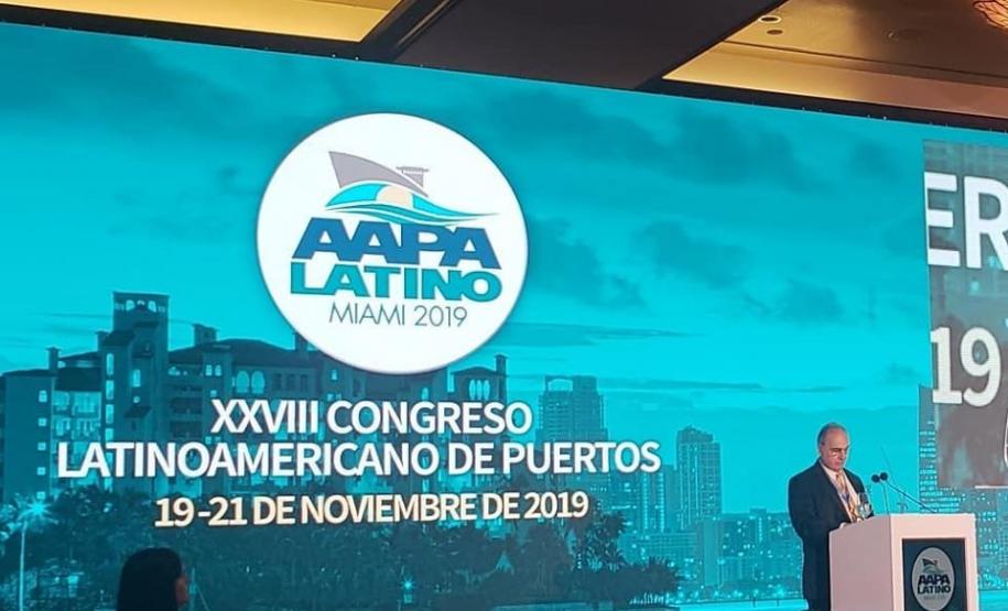 As oportunidades de negócios nos Portos do Paraná estão sendo apresentadas em Miami (EUA) no 28.º Congresso Latino-Americano de Portos. A empresa pública paranaense representa os terminais brasileiros e participa do evento junto com a Autoridade Portuária de Santos.