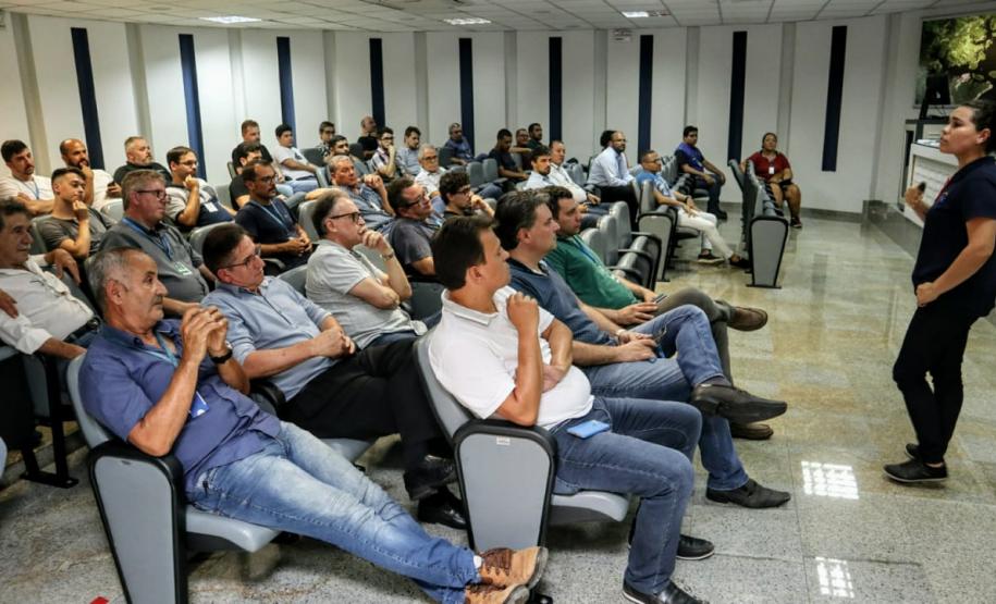Mais de 50 colaboradores da empresa pública participaram de evento de duas horas que levou informação e diversão com palestra, exercício, confraternização e vacinas.
