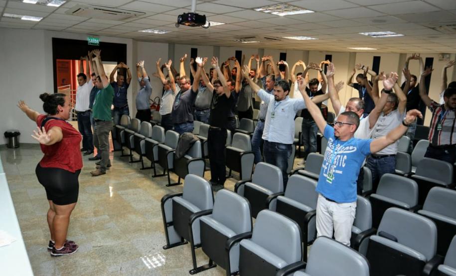 Mais de 50 colaboradores da empresa pública participaram de evento de duas horas que levou informação e diversão com palestra, exercício, confraternização e vacinas.