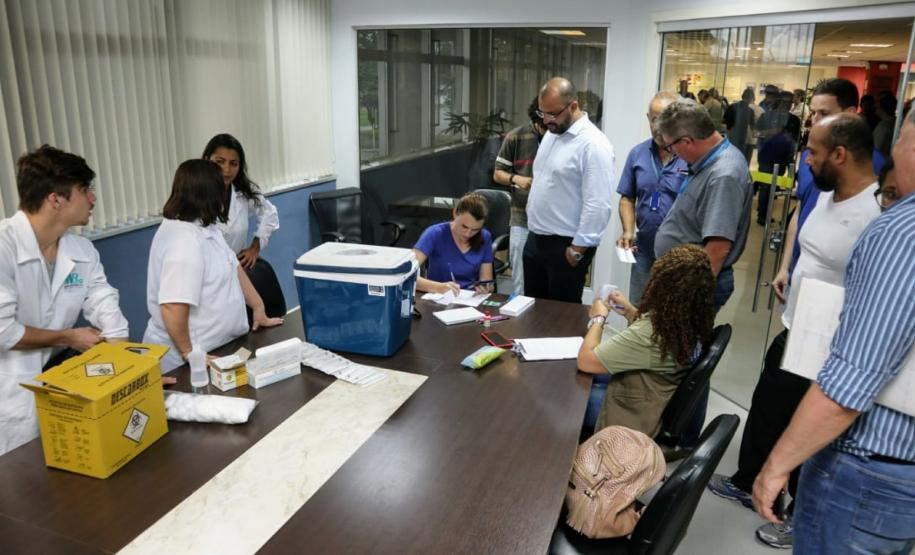 Mais de 50 colaboradores da empresa pública participaram de evento de duas horas que levou informação e diversão com palestra, exercício, confraternização e vacinas.