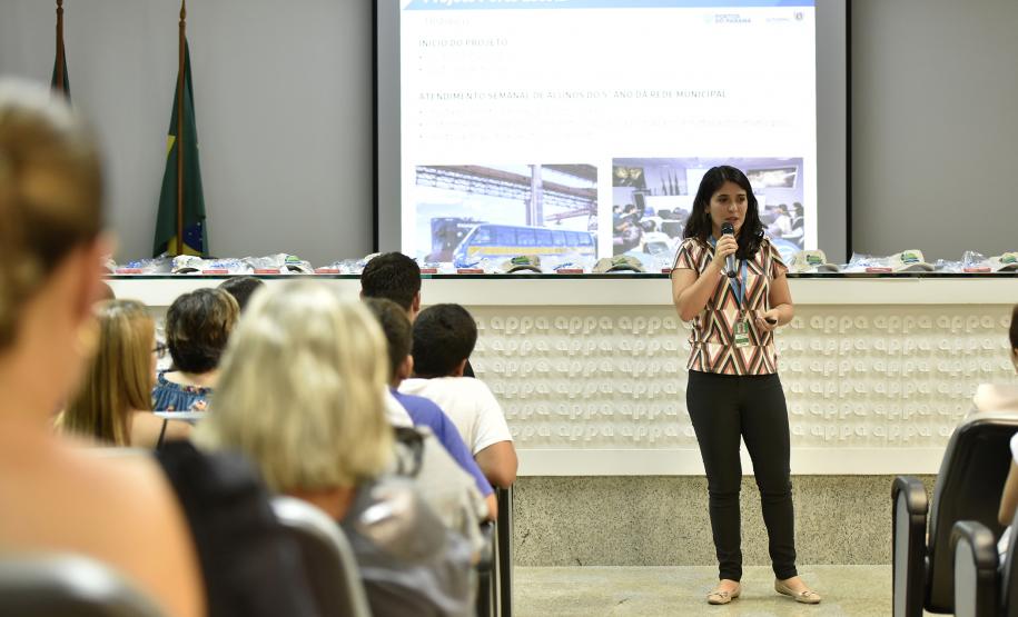 A empresa pública Portos do Paraná acaba de renovar o convênio do Projeto Porto Escola com os municípios de Paranaguá e Antonina. Com o ato desta terça-feira (10), a empresa dá continuidade à atividade que tem como objetivo abrir e aproximar ainda mais o porto da cidade. No programa, isso se dá através da educação. Em cinco anos, já são 9.561 alunos atendidos.