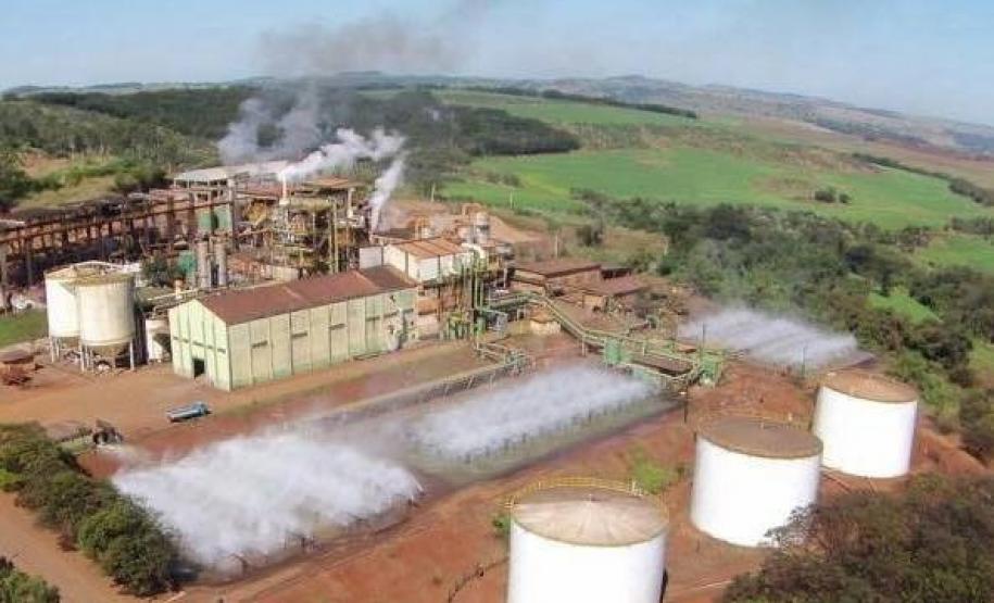 Usina Cooperval, em Jandaia do Sul. A única produtora de etanol de milho no PR.