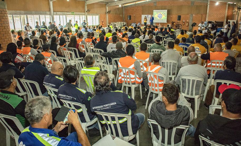 Encontro anual reúne empregados da Portos do Paraná, Ogmo, órgão gestor da mão de obra dos trabalhadores portuários avulsos, e mais 13 empresas. Este ano, o foco está nas atividades em altura, mas são abordados diversos temas sobre as rotinas dos profissionais.