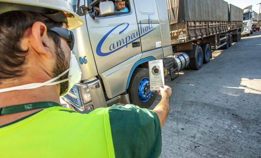 O cuidado com o Meio Ambiente também marcou o ano nos portos paranaenses, que foram a única autoridade portuária do mundo a palestrar em evento da COP25, em Madri. O Porto de Paranaguá também se manteve na liderança dos maiores portos do Brasil no Índice de Desempenho Ambiental da Agência Nacional de Transportes Aquaviários (ANTAQ).
