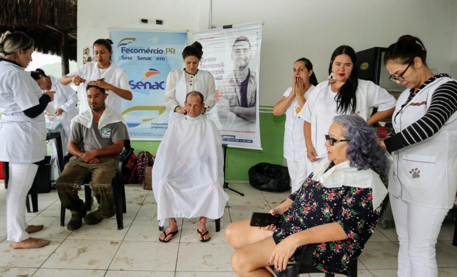 A empresa Portos do Paraná levou a ação a Encantadas. Os moradores tiveram acesso a exames clínicos e vacinação, além de corte de cabelo, aulas de xadrez, orientações sobre qualidade de vida e atividades físicas. A ideia é ampliar o projeto para outras comunidades em 2020.