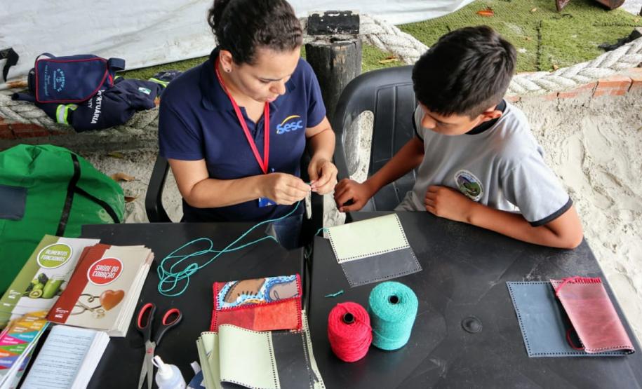 A empresa Portos do Paraná levou a ação a Encantadas. Os moradores tiveram acesso a exames clínicos e vacinação, além de corte de cabelo, aulas de xadrez, orientações sobre qualidade de vida e atividades físicas. A ideia é ampliar o projeto para outras comunidades em 2020.