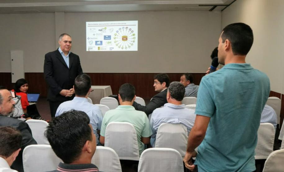 Empresários que importam e exportam produtos via Porto de Paranaguá participaram nessa sexta-feira (13) de uma discussão sobre a implantação de um sistema de troca de dados da comunidade portuária dos Portos do Paraná.