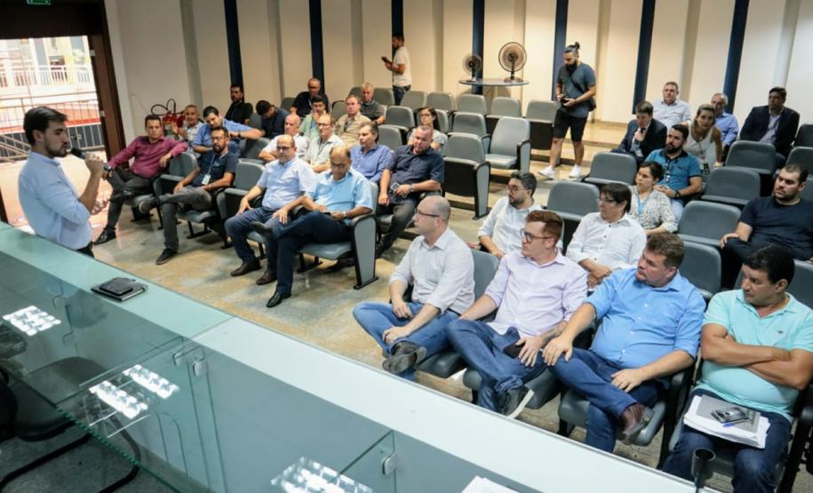 Os projetos executivos da revitalização da Avenida Atílio Fontana, conhecida como Estrada Velha de Alexandra, e da construção de um viaduto sobre a ferrovia da Avenida Roque Vernalha serão doados pela iniciativa privada e executados pelo Governo do Estado.