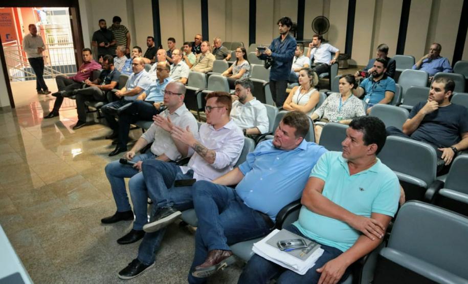 Os projetos executivos da revitalização da Avenida Atílio Fontana, conhecida como Estrada Velha de Alexandra, e da construção de um viaduto sobre a ferrovia da Avenida Roque Vernalha serão doados pela iniciativa privada e executados pelo Governo do Estado.