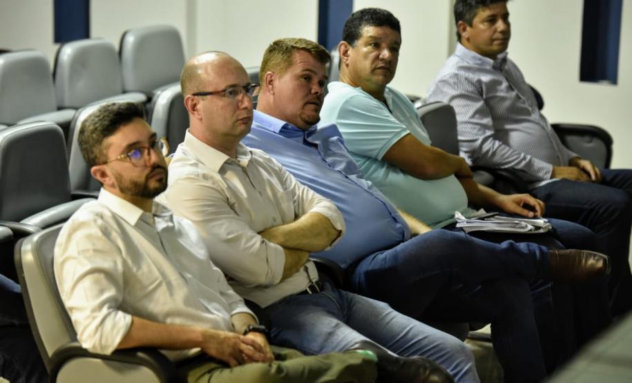 Os projetos executivos da revitalização da Avenida Atílio Fontana, conhecida como Estrada Velha de Alexandra, e da construção de um viaduto sobre a ferrovia da Avenida Roque Vernalha serão doados pela iniciativa privada e executados pelo Governo do Estado.