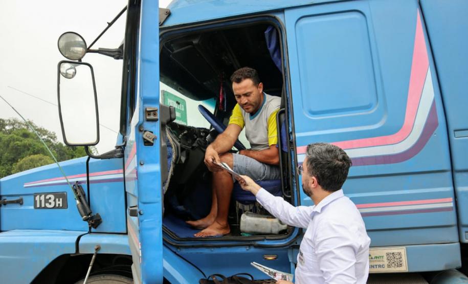 O presidente da Portos do Paraná, Luiz Fernando Garcia da Silva, participou do "Dia D" de combate à dengue, no pátio de Triagem de Paranaguá