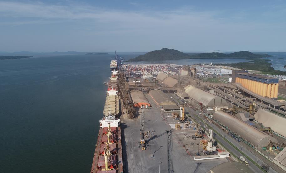 Silos públicos e as estruturas de uso comum aos terminais operadores do Corredor de Exportação passam por uma revisão para operar a todo vapor. A produção ainda está no campo e a previsão é que os trabalhos no porto sejam concluídos até o fim do mês.