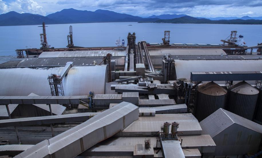 Silos públicos e as estruturas de uso comum aos terminais operadores do Corredor de Exportação passam por uma revisão para operar a todo vapor. A produção ainda está no campo e a previsão é que os trabalhos no porto sejam concluídos até o fim do mês.