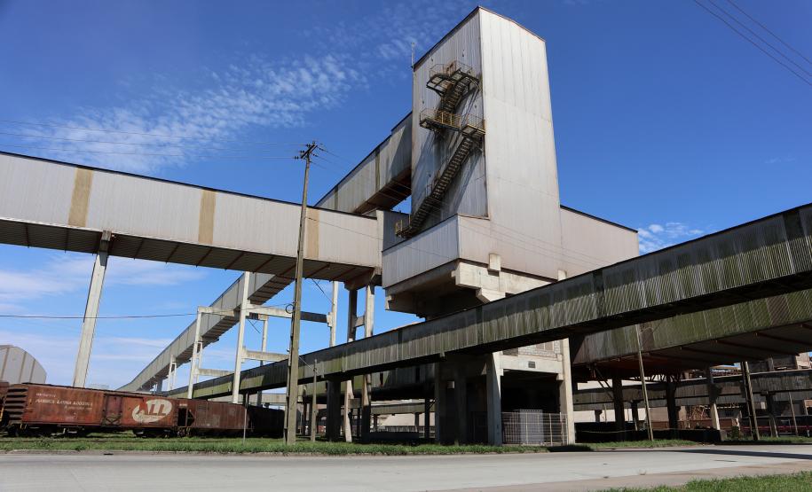 Silos públicos e as estruturas de uso comum aos terminais operadores do Corredor de Exportação passam por uma revisão para operar a todo vapor. A produção ainda está no campo e a previsão é que os trabalhos no porto sejam concluídos até o fim do mês.