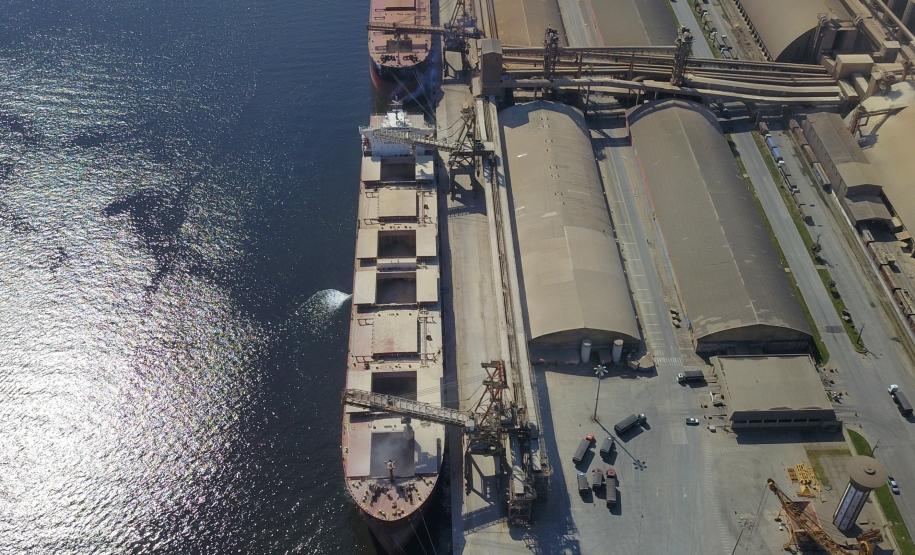 Silos públicos e as estruturas de uso comum aos terminais operadores do Corredor de Exportação passam por uma revisão para operar a todo vapor. A produção ainda está no campo e a previsão é que os trabalhos no porto sejam concluídos até o fim do mês.