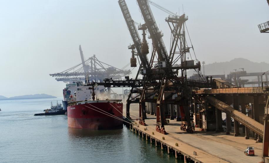 Corredor de exportação do porto paranaense movimenta 20,23 milhões de toneladas superando a marca histórica registrada em 2018, de 19,76 milhões Compartilhar