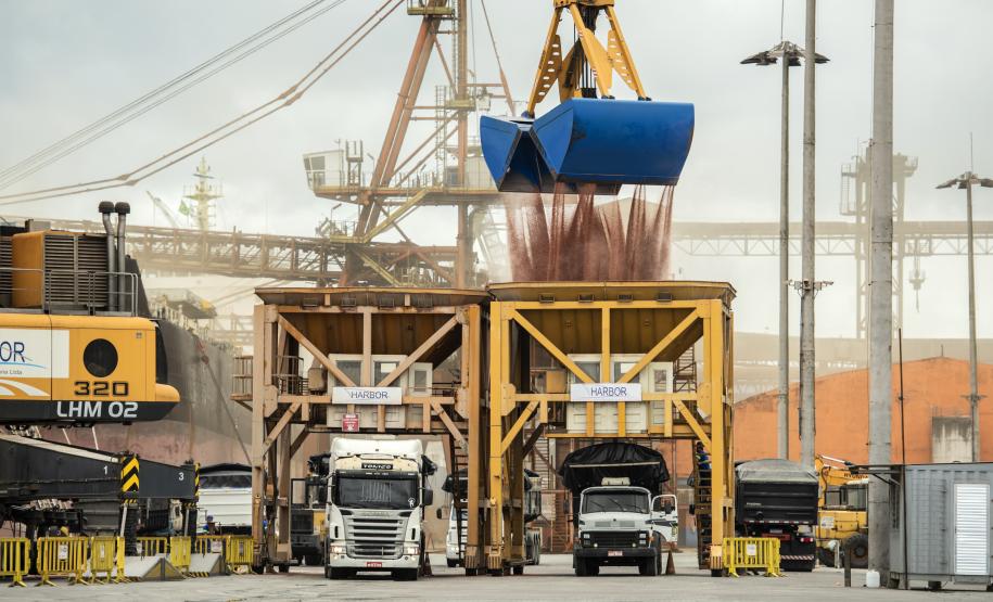 Na importação, os principais produtos são os fertilizantes com quase 9,43 milhões de toneladas movimentadas.