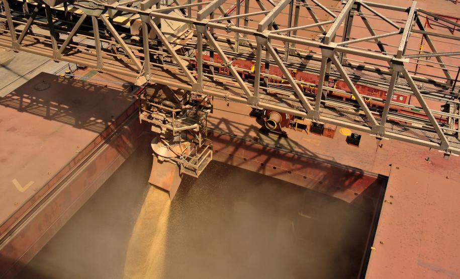 Corredor de exportação do porto paranaense movimenta 20,23 milhões de toneladas superando a marca histórica registrada em 2018, de 19,76 milhões Compartilhar